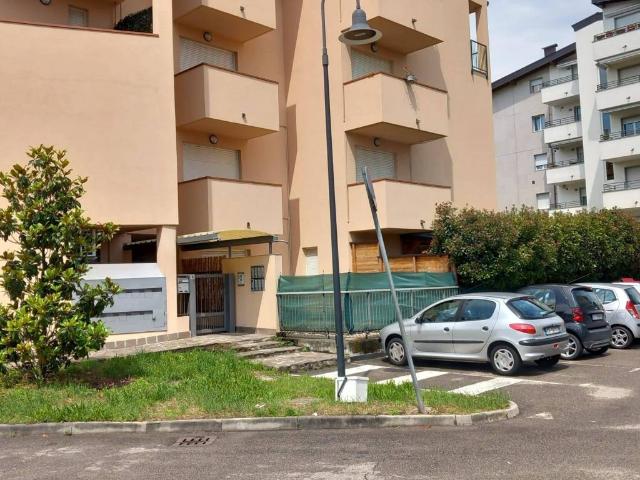 Appartamento in affitto a Cardano al Campo VA