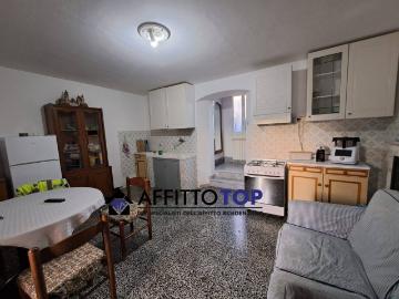 Appartamento in Affitto a Carrara