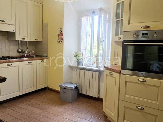 Appartamento in affitto a Carrara, non arredato/vuoto, lavanderia, studio TrovaCasa