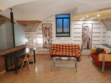 Appartamento in affitto a Catania via Gabriello Carnazza, arredato, centrale, lavatrice TrovaCasa