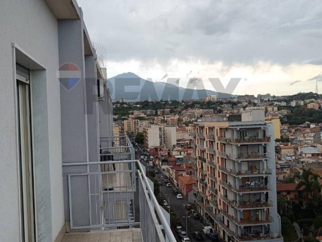 Appartamento in affitto a Catania via Sabato Martelli Castaldi, 7, terrazzo, vista panoramica, parzialmente arredato TrovaCasa