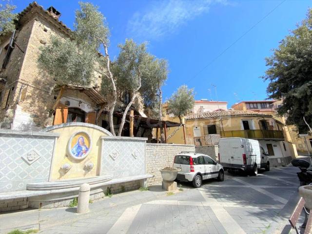 Appartamento in affitto a Catanzaro, arredato, ingresso indipendente, balcone TrovaCasa