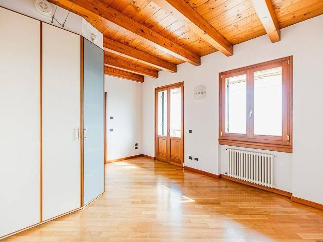 Appartamento in affitto a Cavaion Veronese VR