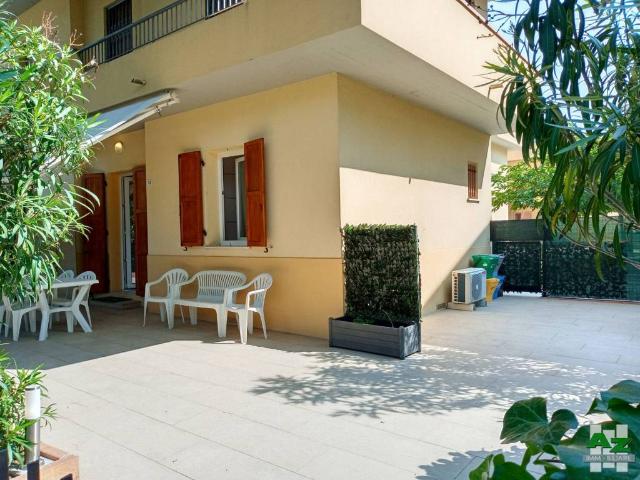 Appartamento in affitto a Cesenatico viale Atene, 10, arredato, giardino privato, lavatrice TrovaCasa