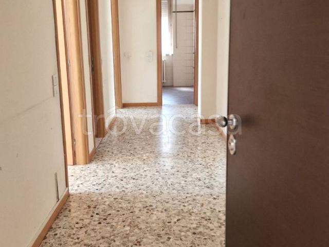 Appartamento in affitto a Cernusco sul Naviglio via Suor Marina Videmari, non arredato/vuoto, box, libero subito TrovaCasa