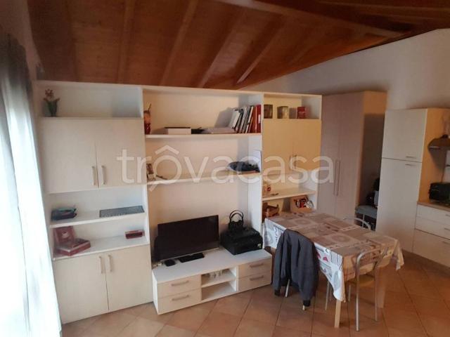 Appartamento in affitto a Cerro Maggiore via Luigi Zerbi, 19, arredato, terrazzo, riscaldamento autonomo TrovaCasa