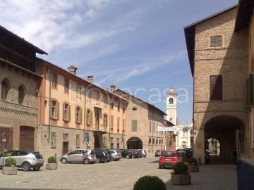 Appartamento in affitto a Cherasco via Vittorio Emanuele, 120, non arredato/vuoto, box, caminetto TrovaCasa