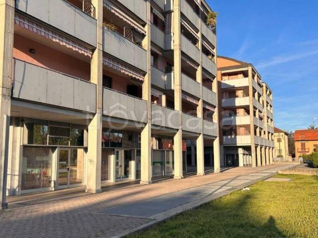 Appartamento in affitto a Cologno Monzese via Jacopo Tintoretto, 10, arredato, terrazzo, doppia esposizione TrovaCasa