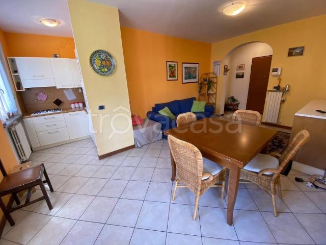Appartamento in affitto a Colico via Giuseppe Mazzini, 5, arredato, terrazzo, vista lago TrovaCasa