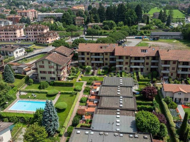 Appartamento in affitto a Colico via lungolario polti, 15, non arredato/vuoto, box, vista lago TrovaCasa