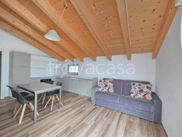 Appartamento in affitto a Colico, non arredato/vuoto, box, ultimo piano TrovaCasa
