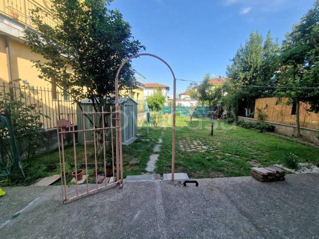 Appartamento in affitto a Collegno via Generale Antonio Cantore, 15, arredato, giardino privato, box TrovaCasa