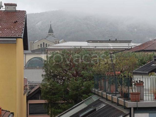 Appartamento in affitto a Como, arredato, ascensore, ristrutturato TrovaCasa