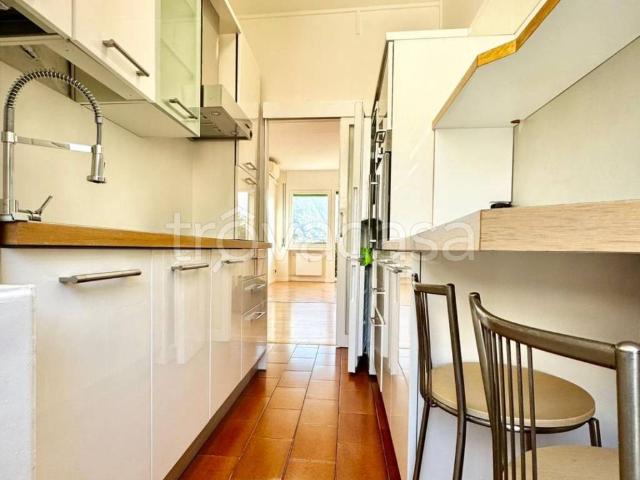 Appartamento in affitto a Como, box, vista panoramica, parzialmente arredato TrovaCasa