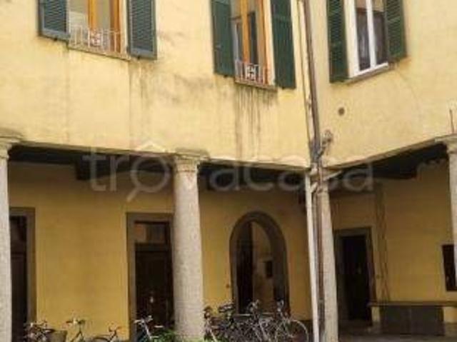 Appartamento in affitto a Como piazza Giuseppe Mazzini, posto auto, riscaldamento autonomo, parzialmente arredato TrovaCasa