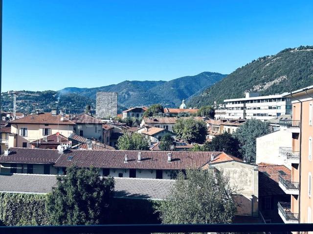 Appartamento in affitto a Como via Milano, 61, terrazzo, parzialmente arredato, ascensore TrovaCasa
