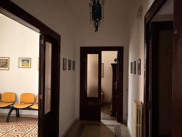 Appartamento in affitto a Cosenza viale della Repubblica, 245, giardino privato, parzialmente arredato, studio TrovaCasa