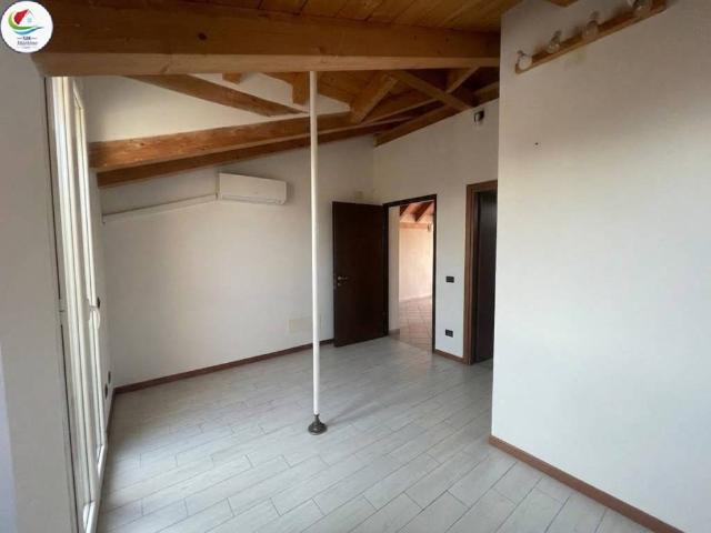 Appartamento in affitto a Corbetta via Francesco Crispi, 2, non arredato/vuoto, box, travi a vista TrovaCasa