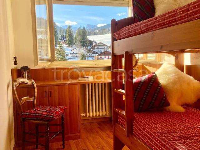 Appartamento in affitto a Cortina d'Ampezzo via Cesare Battisti, arredato, luminoso, balcone TrovaCasa