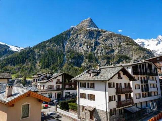 Appartamento in affitto a Courmayeur AO