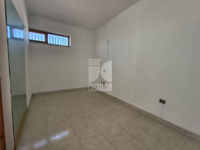 Appartamento in affitto a Crotone via gioacchino da fiore, non arredato/vuoto, ascensore, ultimo piano TrovaCasa