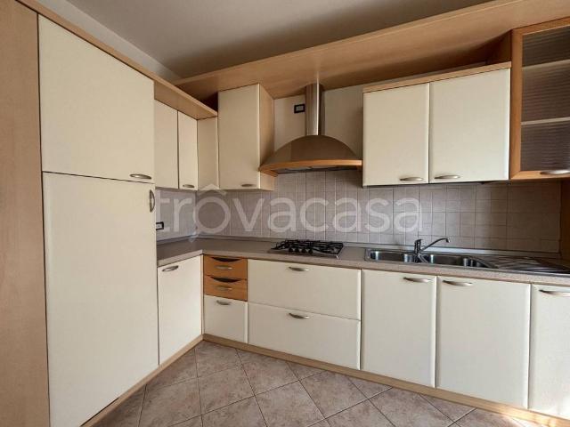 Appartamento in affitto a Dalmine via Toscana, non arredato/vuoto, terrazzo, box doppio TrovaCasa