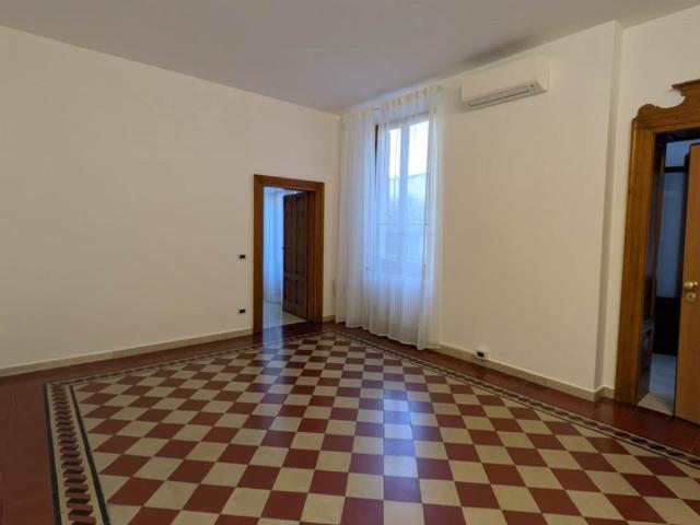 Appartamento in affitto a Desenzano del Garda piazza malvezzi 56, arredato, ascensore, centrale TrovaCasa