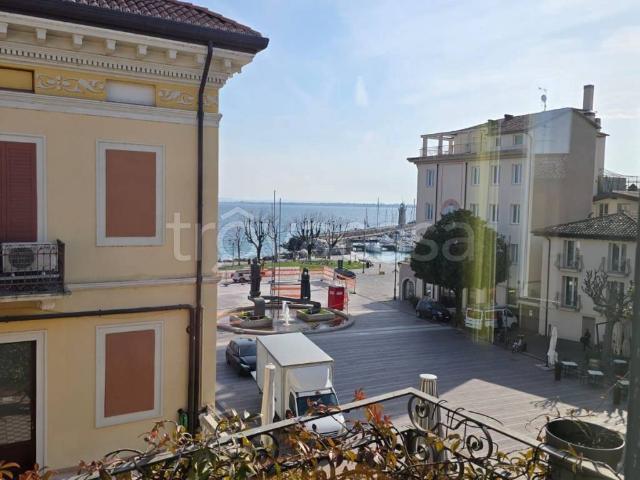 Appartamento in affitto a Desenzano del Garda via Roma, arredato, immobile di prestigio, vista lago TrovaCasa