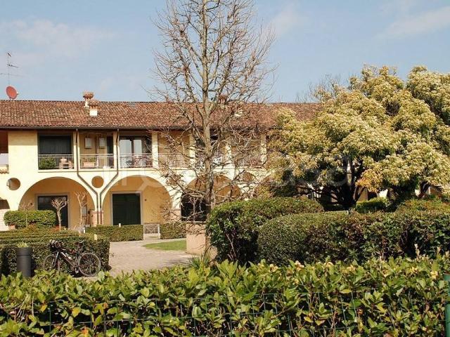 Appartamento in affitto a Desenzano del Garda viale Francesco Agello, 1, arredato, giardino privato, posto auto TrovaCasa