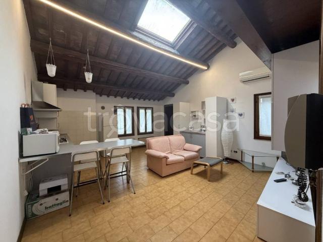 Appartamento in affitto a Este via San Rocco, arredato, centrale, luminoso TrovaCasa