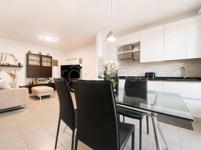 Appartamento in affitto a Fara in Sabina via Carlo Arturo Jemolo, 33, giardino privato, terrazzo, nuova costruzione TrovaCasa