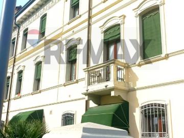 Appartamento in affitto a Ferrara, arredato, posto auto, ascensore TrovaCasa
