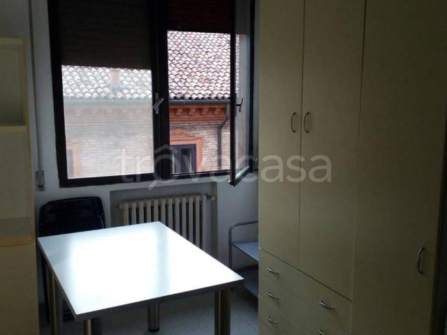 Appartamento in affitto a Ferrara via Carlo Mayr, 179, arredato, posto auto, centrale TrovaCasa