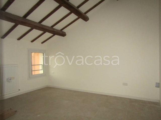 Appartamento in affitto a Ferrara via Comacchio, 99A, non arredato/vuoto, libero subito, centrale TrovaCasa