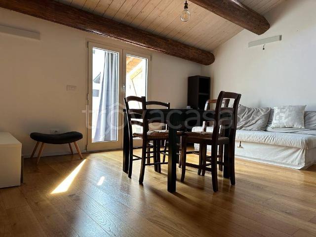 Appartamento in affitto a Ferrara via delle Pescherie Vecchie, arredato, terrazzo, ultimo piano TrovaCasa
