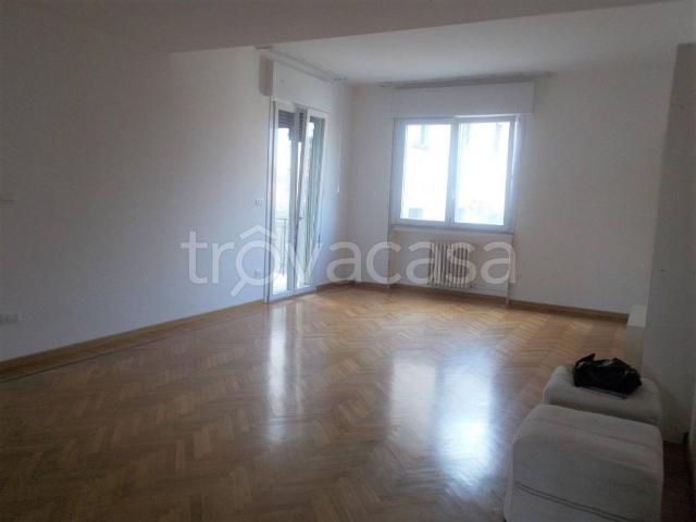 Appartamento in affitto a Ferrara via Giuseppe Mentessi, box, terrazzo, parzialmente arredato TrovaCasa