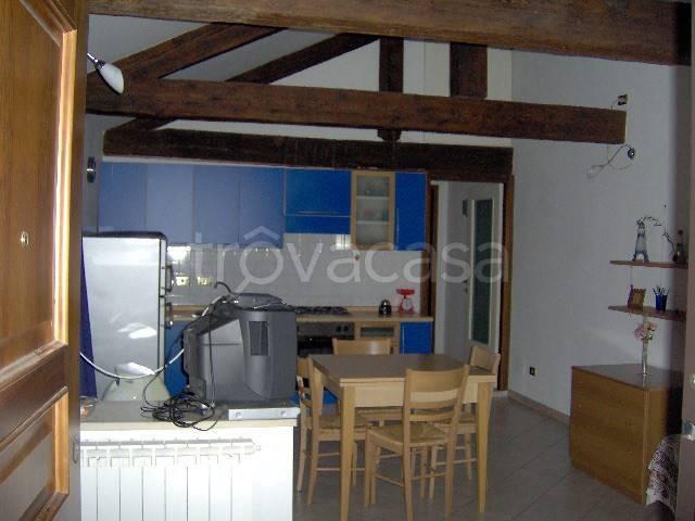 Appartamento in affitto a Ferrara via Ripagrande, arredato, riscaldamento autonomo, cucina a vista TrovaCasa