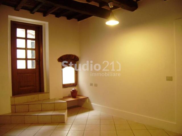 Appartamento in affitto a Figline e Incisa Valdarno via oberdan, non arredato/vuoto, travi a vista, centrale TrovaCasa