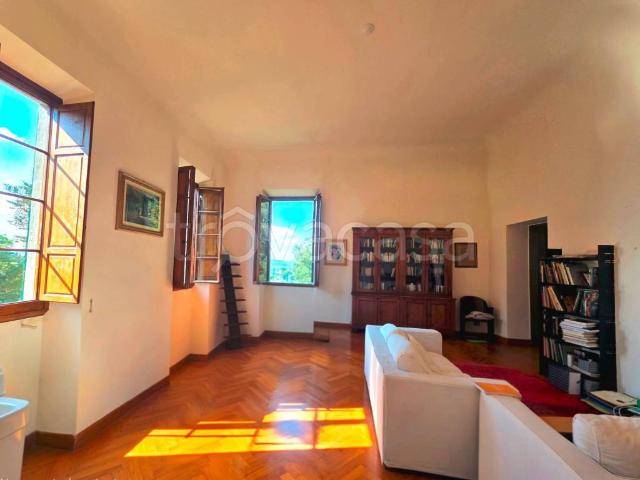 Appartamento in affitto a Firenze viuzzo di Monteripaldi, non arredato/vuoto, giardino privato, box TrovaCasa