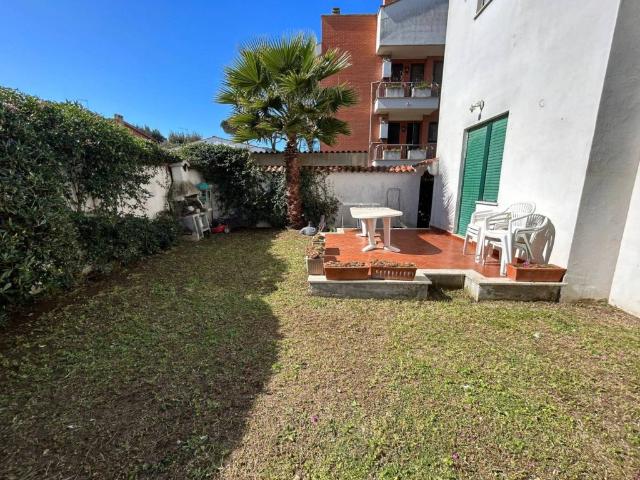 Appartamento in affitto a Fiumicino via Falconara, giardino privato, posto auto scoperto, ingresso indipendente TrovaCasa