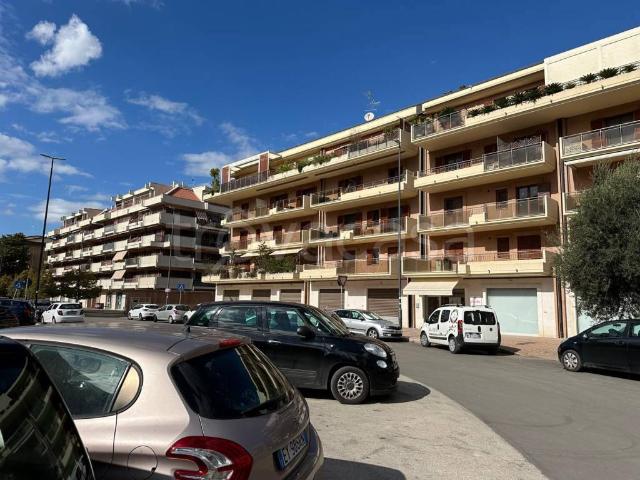 Appartamento in affitto a Foggia via Michele Menichella, arredato, box, contesto signorile TrovaCasa