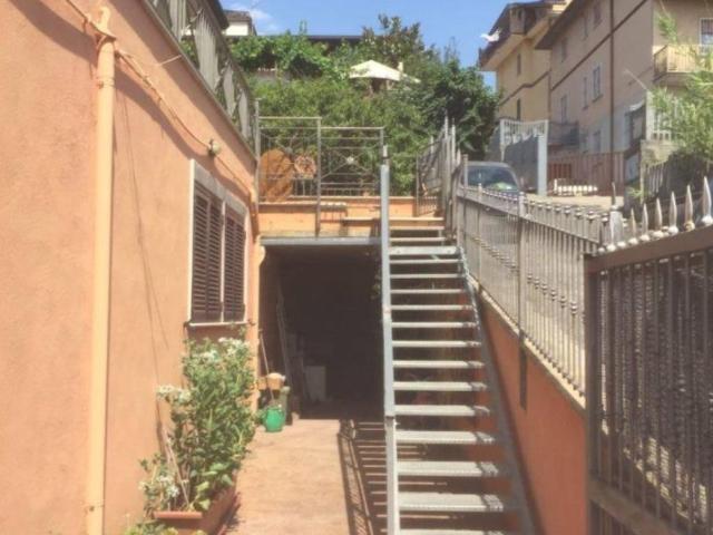 Appartamento in affitto a Fonte Nuova via Lago del Turano, 3, giardino, posto auto, riscaldamento autonomo TrovaCasa