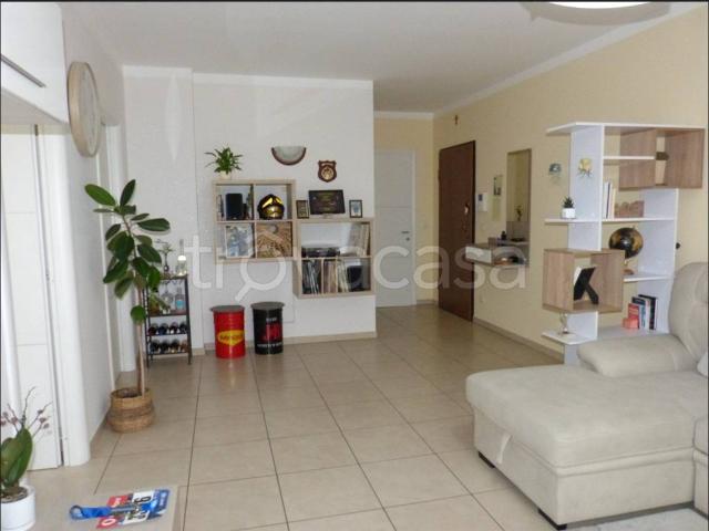 Appartamento in affitto a Fossano piazza Romanisio, non arredato/vuoto, box, terrazzo TrovaCasa