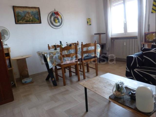 Appartamento in affitto a Fossano viale Regina Elena, non arredato/vuoto, cantina, balcone TrovaCasa