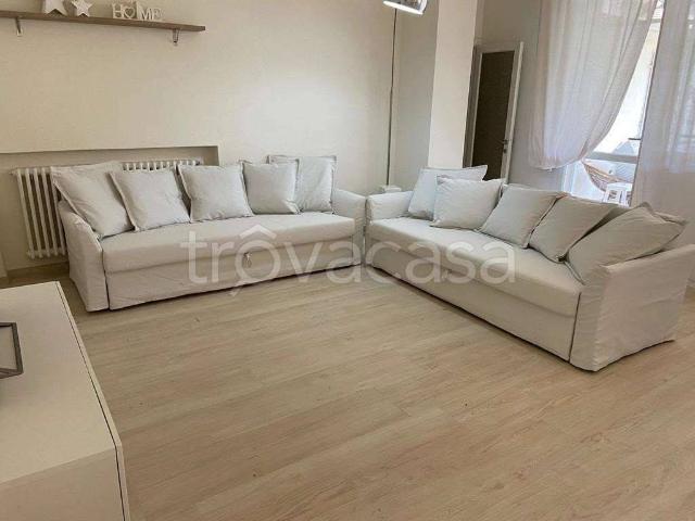 Appartamento in affitto a Forte dei Marmi via caio duilio, arredato, giardino privato, aria condizionata TrovaCasa