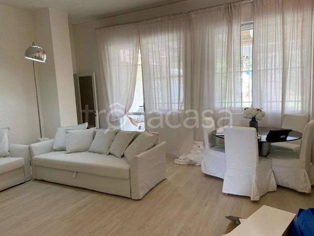 Appartamento in affitto a Forte dei Marmi via caio duilio, arredato, giardino privato, aria condizionata TrovaCasa