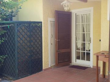 Appartamento in affitto a Forte dei Marmi via Giovanni Agnelli, arredato, giardino privato, posto auto TrovaCasa