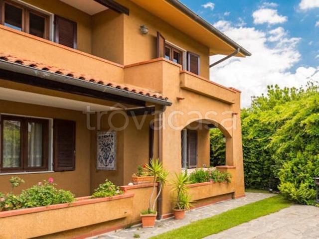 Appartamento in affitto a Forte dei Marmi via Salvador Allende, arredato, giardino privato, posto auto TrovaCasa