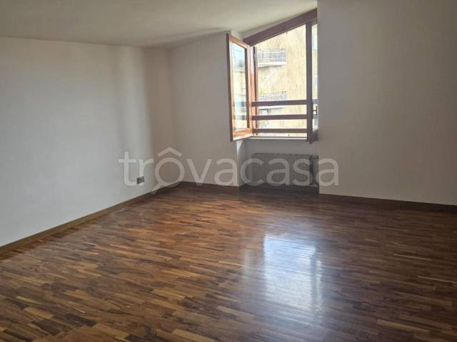 Appartamento in affitto a Guidonia Montecelio via Maremmana Inferiore, 18, non arredato/vuoto, terrazzo, luminoso TrovaCasa