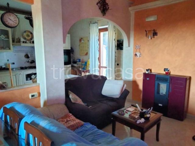 Appartamento in affitto a Guidonia Montecelio via Ippocrate, giardino privato, parzialmente arredato, caminetto TrovaCasa